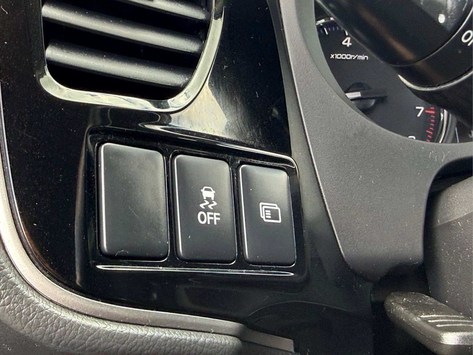 Used 2020 Mitsubishi Outlander SE AWD/4WD image 24