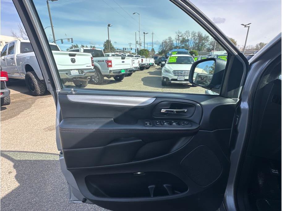 Used 2019 Dodge Grand Caravan GT image 15