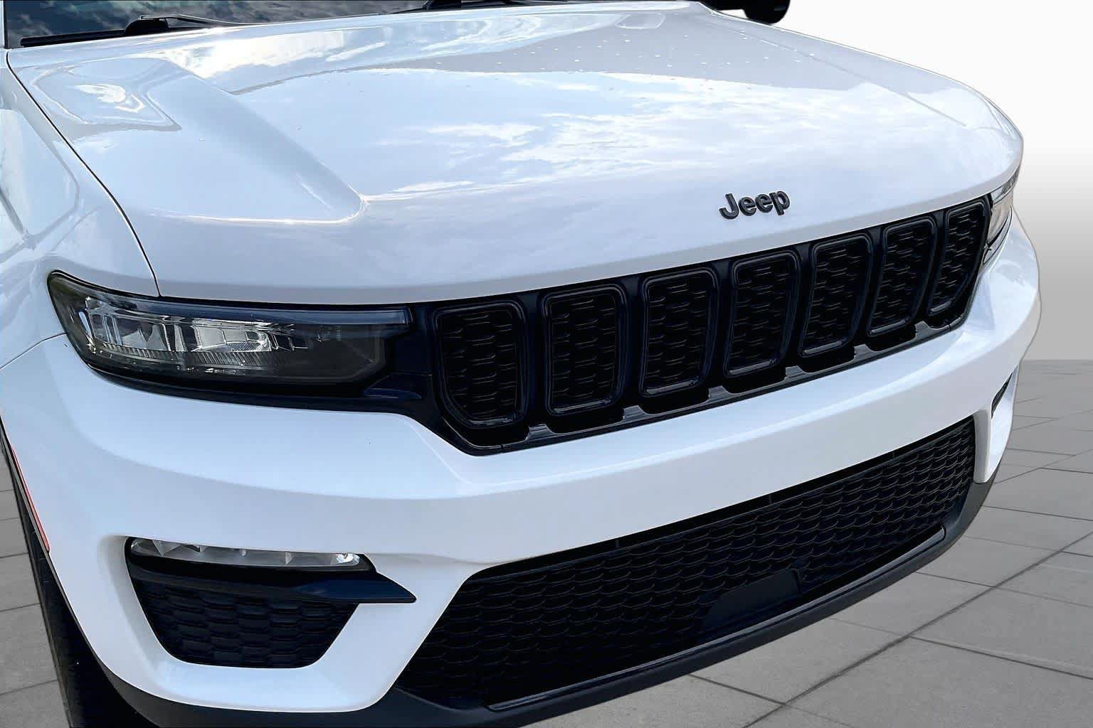 Used 2023 Jeep Grand Cherokee Limited w/ Black Appearance Package AWD/4WD image 29