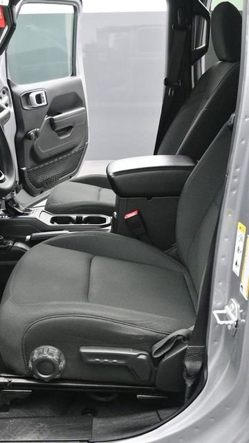 Used 2018 Jeep Wrangler Unlimited Sport AWD/4WD image 16