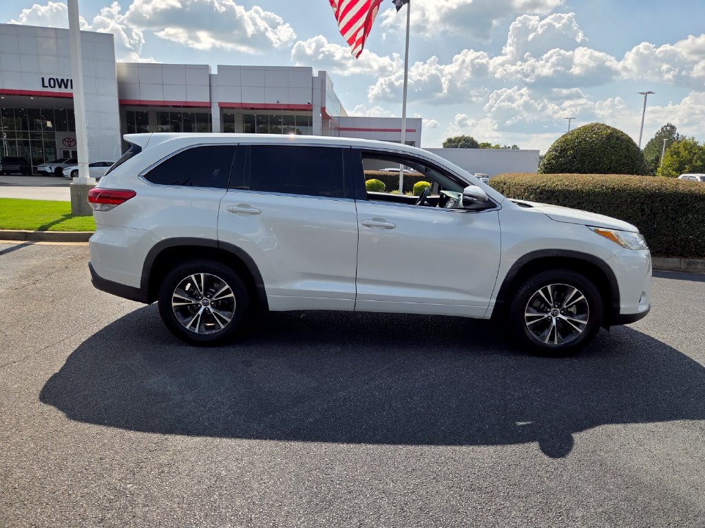 Used 2018 Toyota Highlander LE FWD image 13