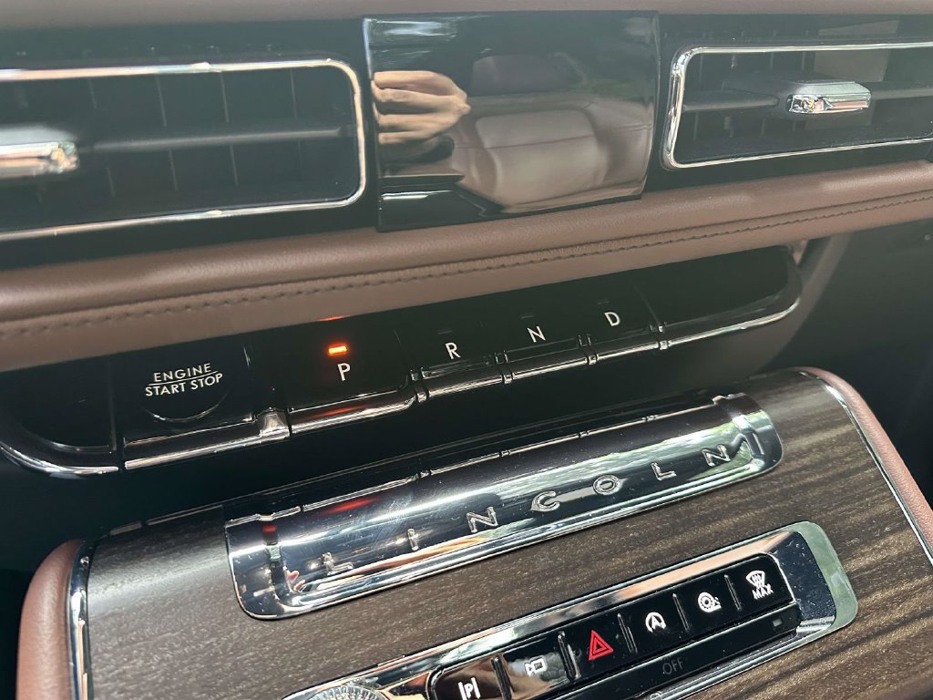 Used 2026 Lincoln Aviator Reserve AWD/4WD image 25