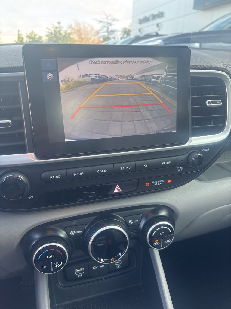 Used 2023 Hyundai Venue SEL image 21