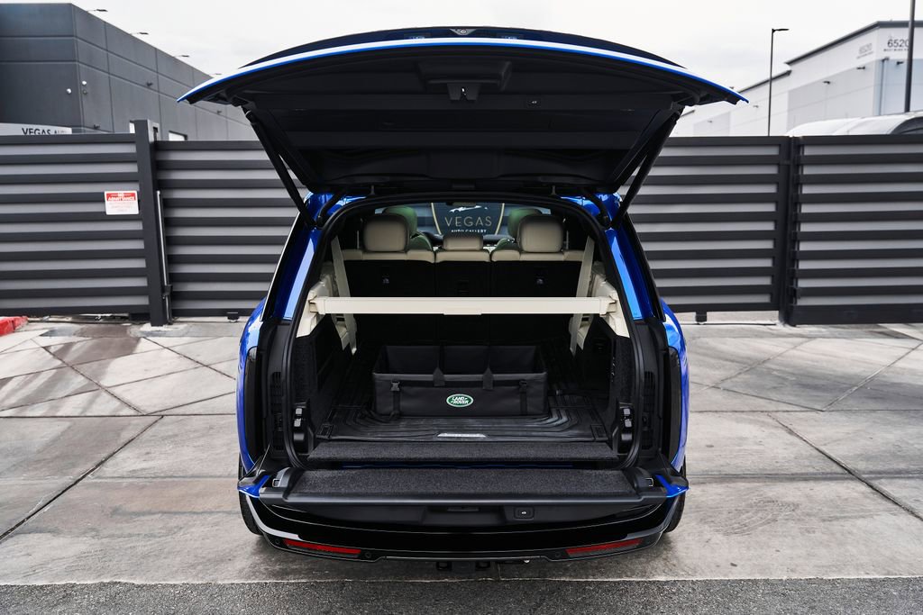 Used 2025 Land Rover Range Rover Long Wheelbase SE image 14