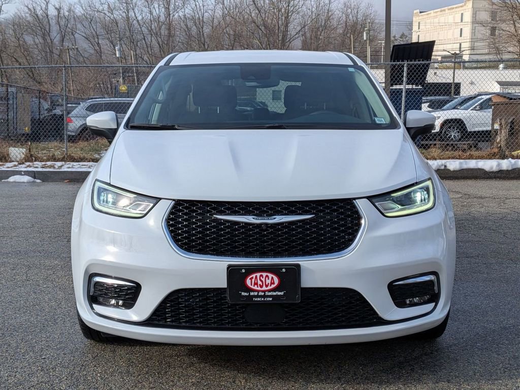 Used 2023 Chrysler Pacifica Touring-L image 9