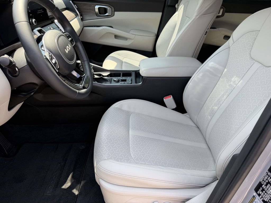 Used 2023 Kia Sorento EX w/ Panoramic Sunroof Package FWD image 9