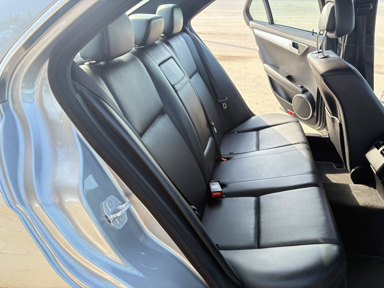 Used 2010 Mercedes-Benz C 300 Sedan image 22