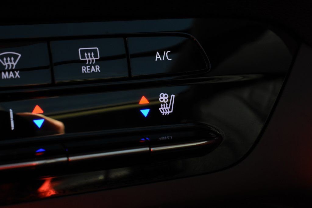 Used 2023 Buick Envision Avenir AWD/4WD image 56