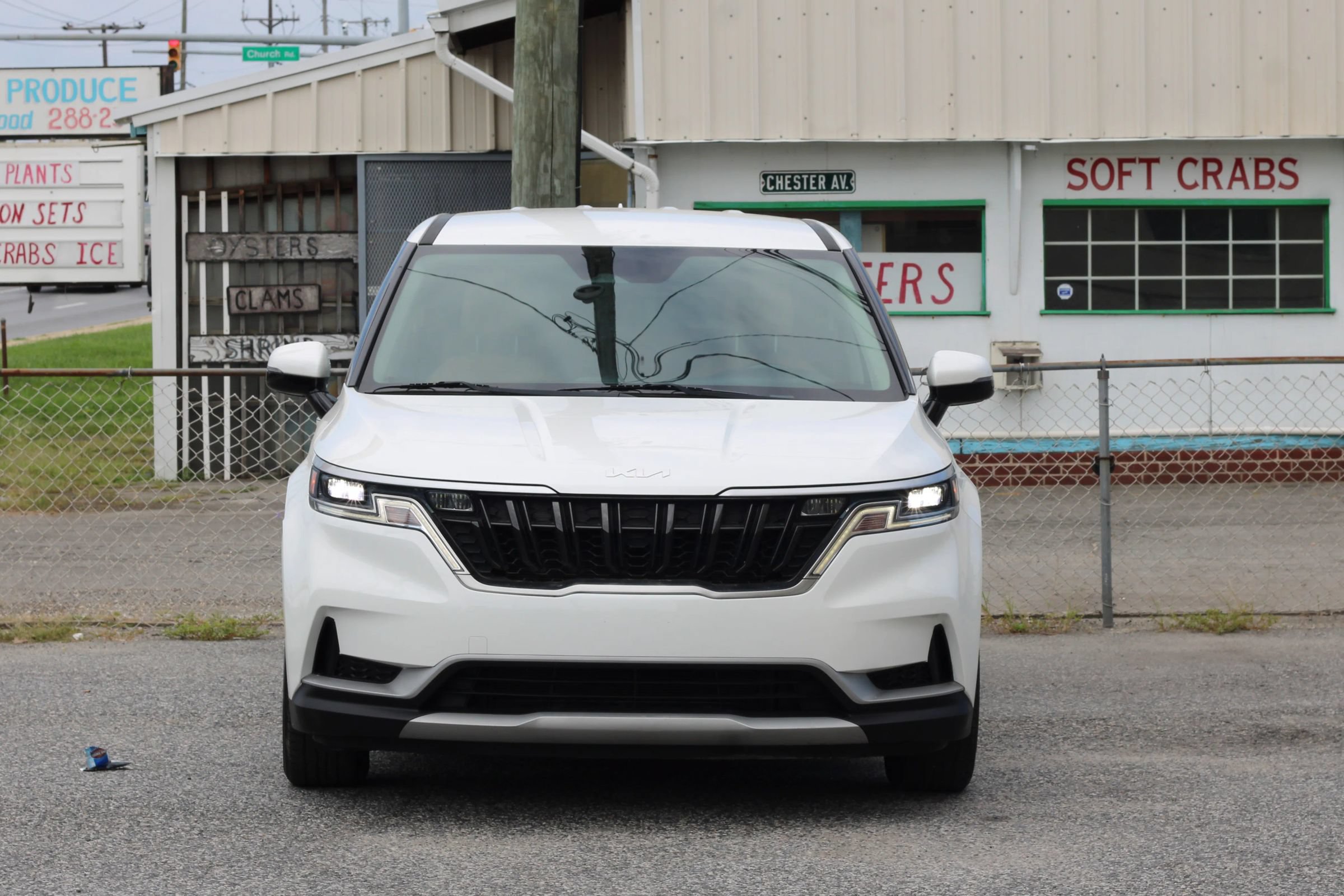 Used 2023 Kia Carnival LX FWD image 2