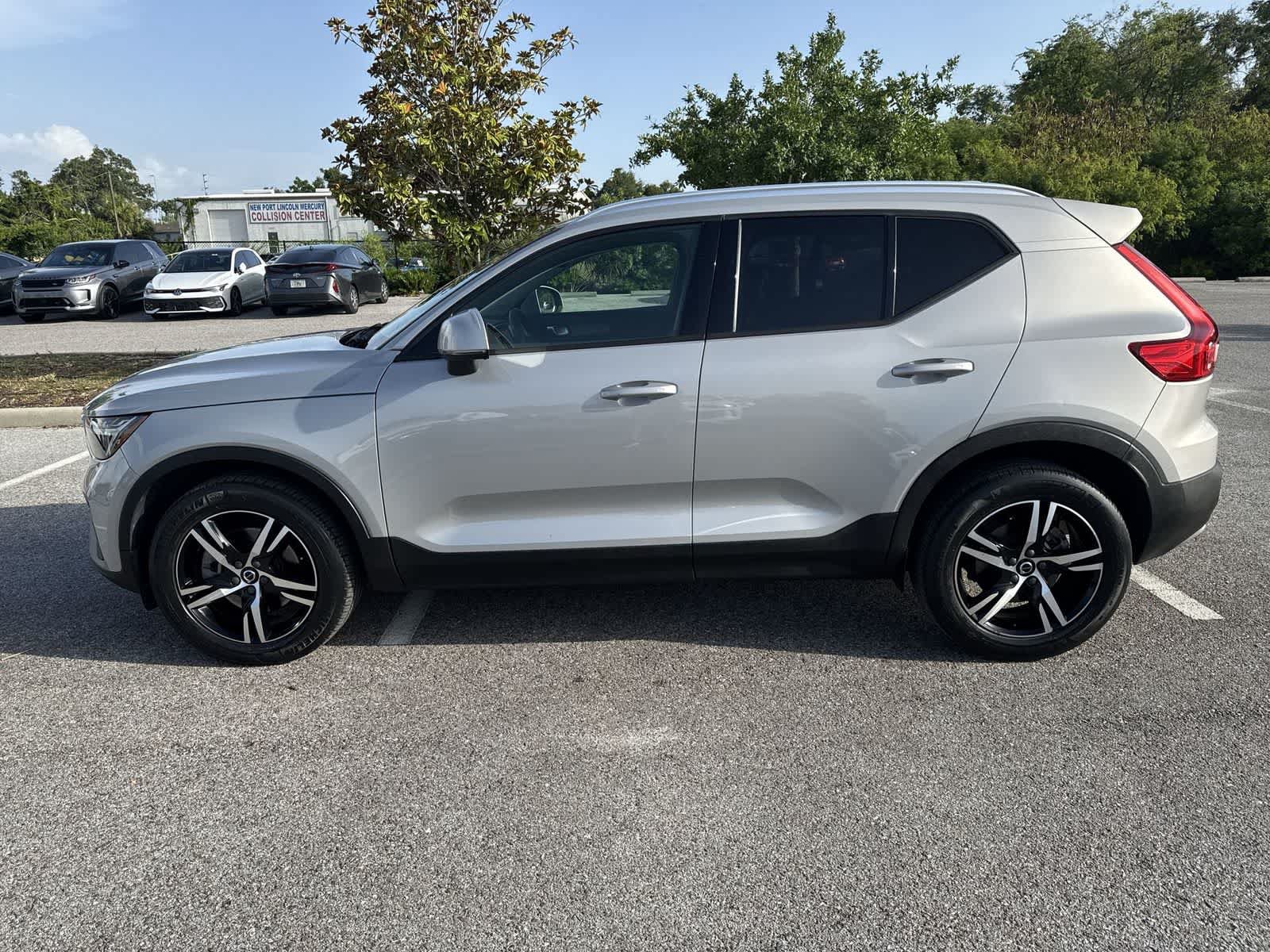 Used 2023 Volvo XC40 B4 Core w/ Convenience Package FWD image 11