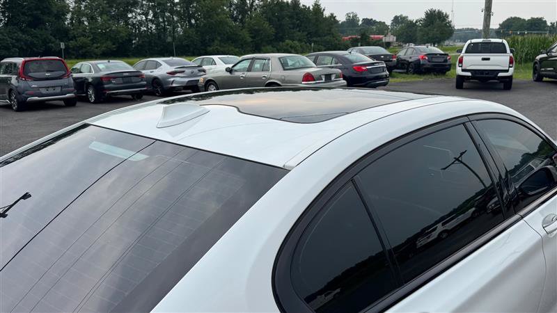 Used 2022 BMW 740i w/ M Sport Package RWD image 29