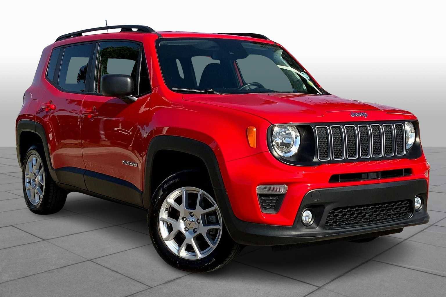 Used 2023 Jeep Renegade Latitude w/ Premium Group image 2