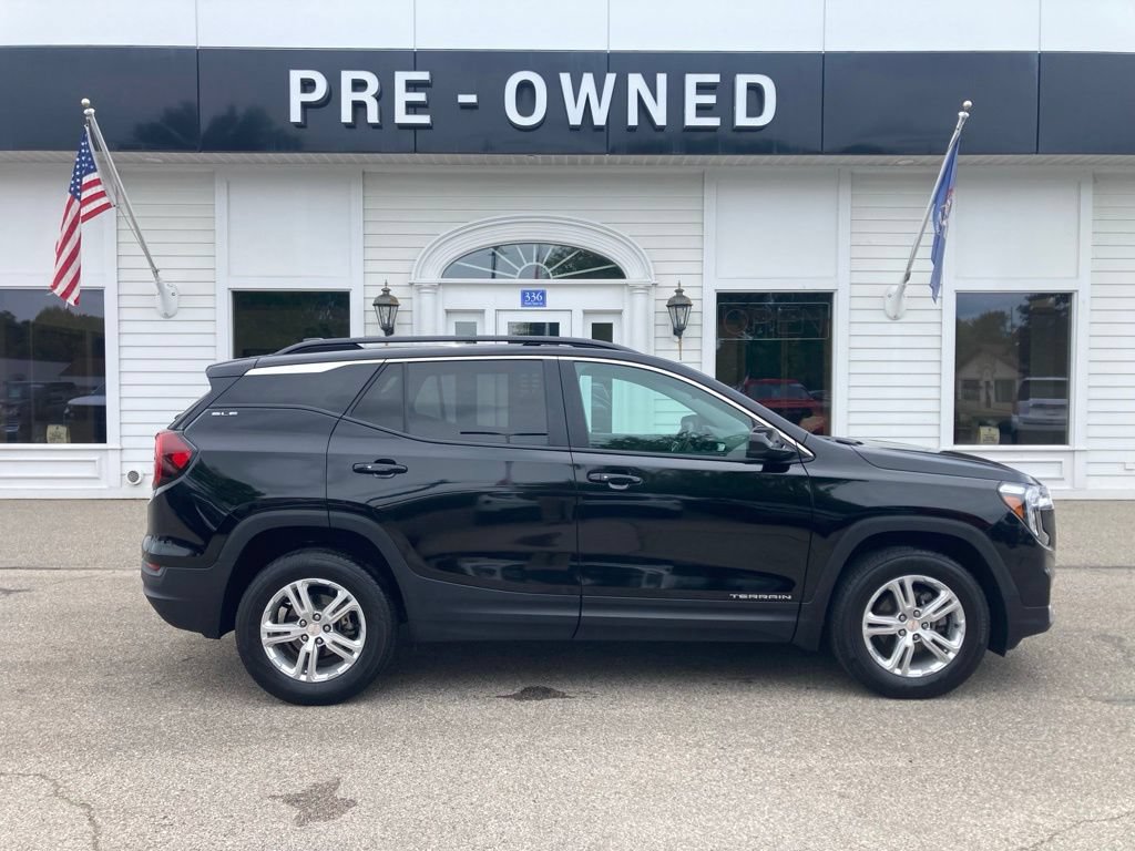 Used 2024 GMC Terrain SLE w/ Driver Convenience Package AWD/4WD image 4