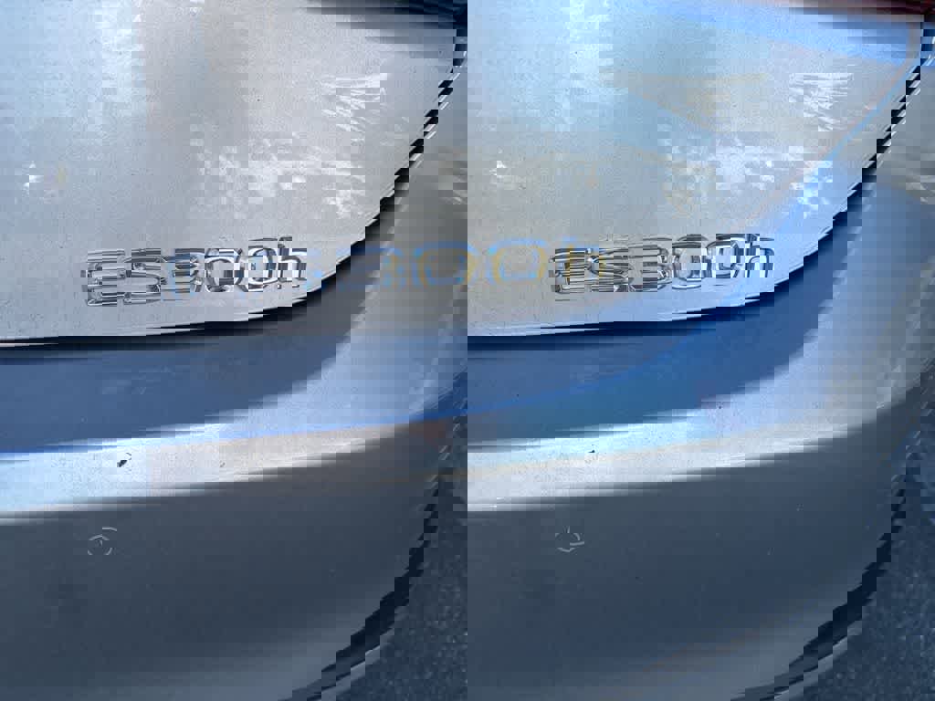 Used 2025 Lexus ES 300h w/ Premium Package image 7