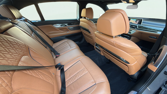 Used 2021 BMW 750i xDrive w/ Luxury Rear Seating Package AWD/4WD image 27