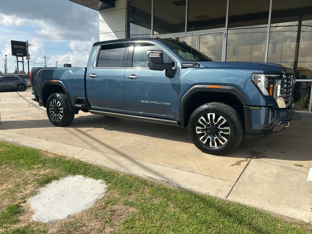 Used 2024 GMC Sierra 2500 Denali Ultimate image 2