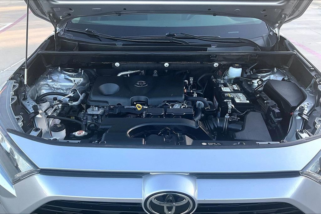 Used 2019 Toyota RAV4 LE image 12