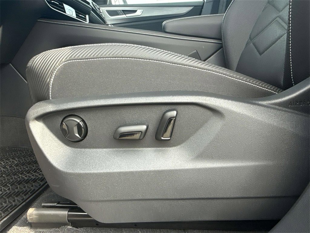 New 2026 Volkswagen Atlas Cross Sport SE image 11