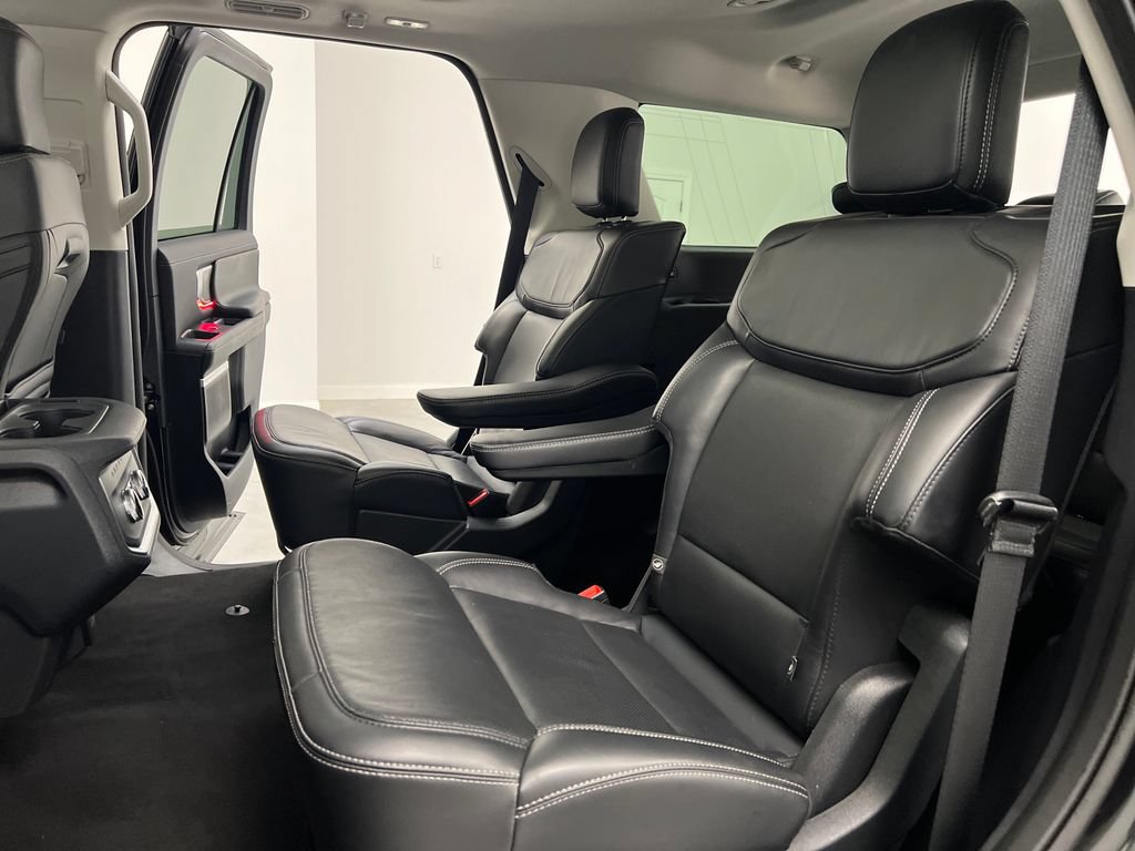Used 2025 Ford Expedition Platinum AWD/4WD image 16
