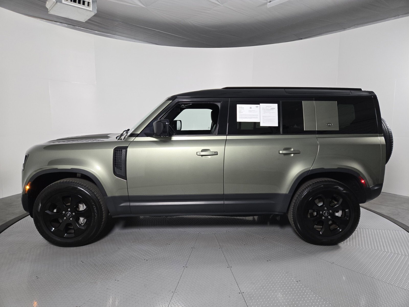 Used 2023 Land Rover Defender 110 SE image 35