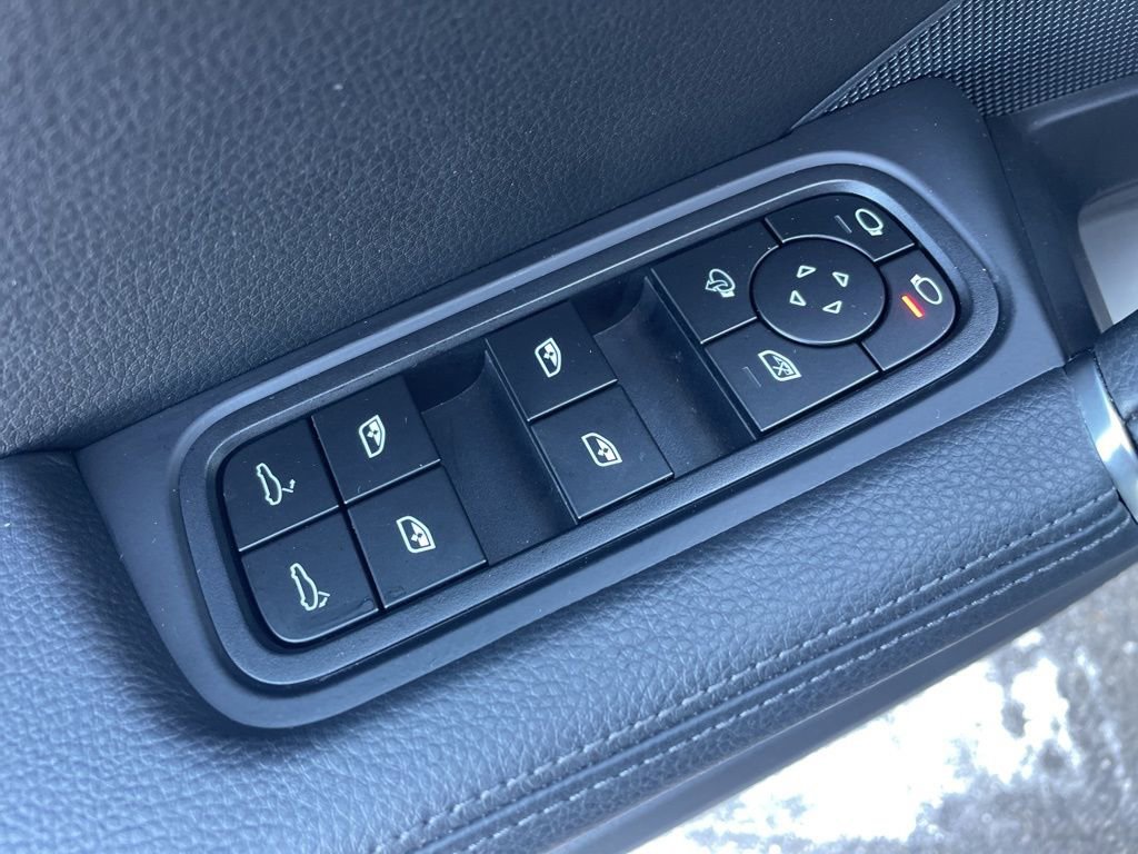 Certified 2023 Porsche Cayenne Platinum Edition image 21