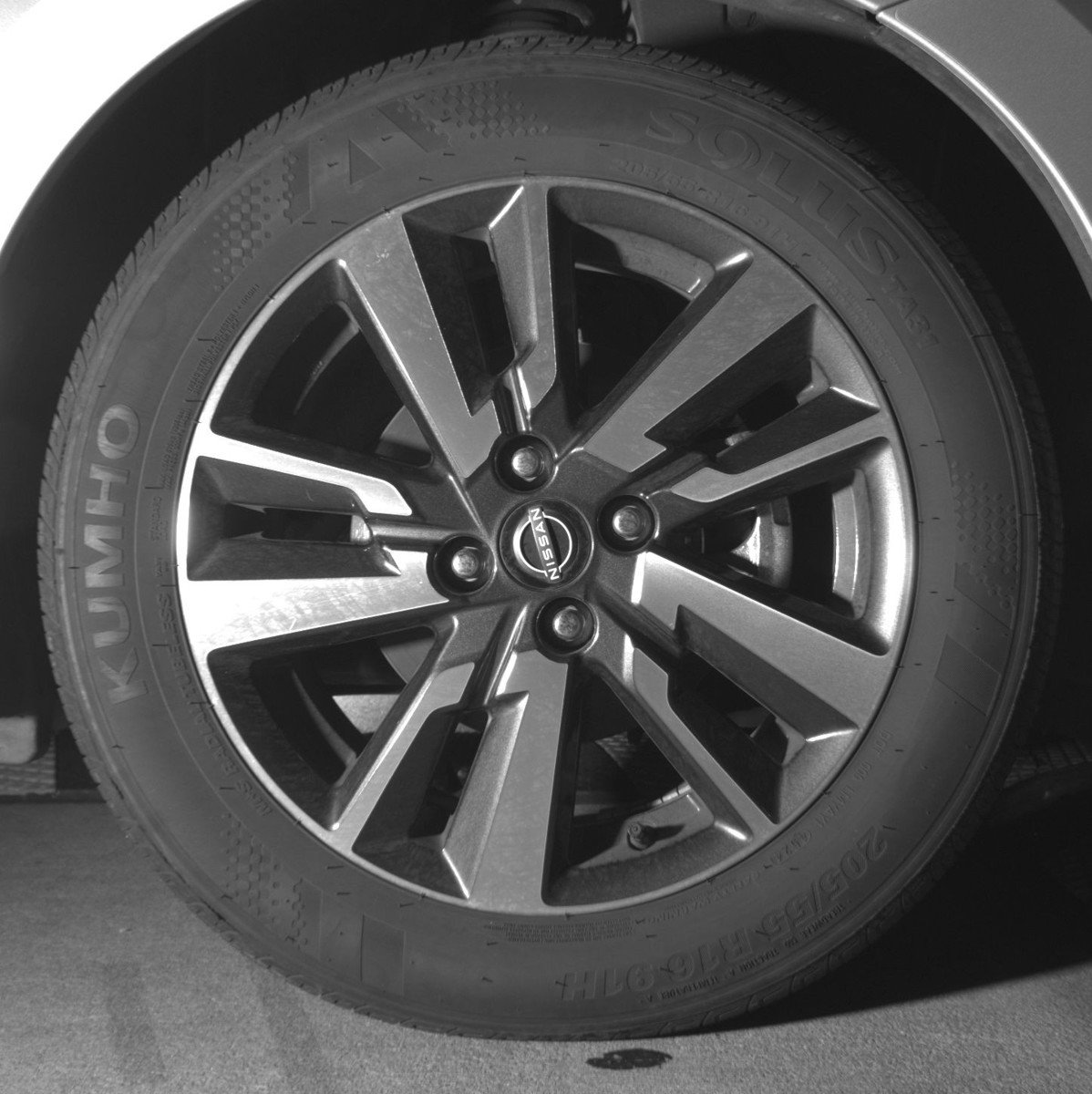 Used 2025 Nissan Versa SV image 13