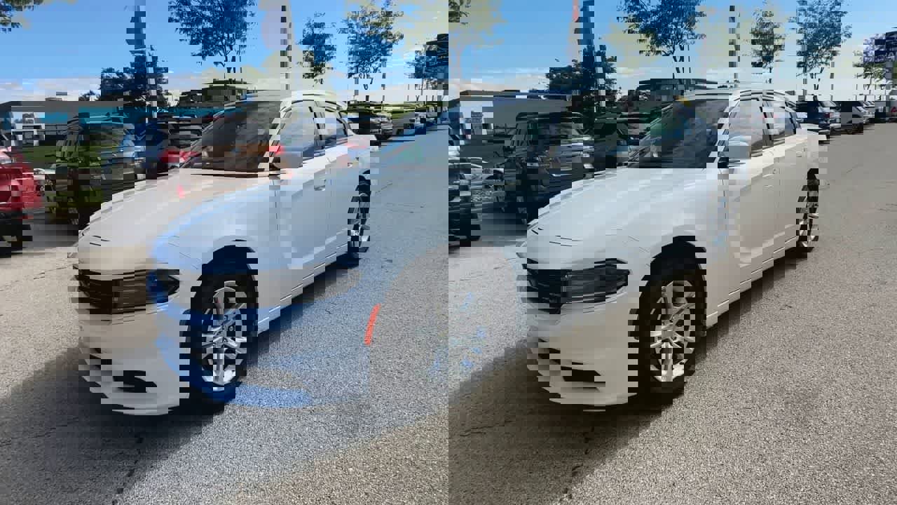 Used 2020 Dodge Charger SXT w/ Leather Interior Group image 4