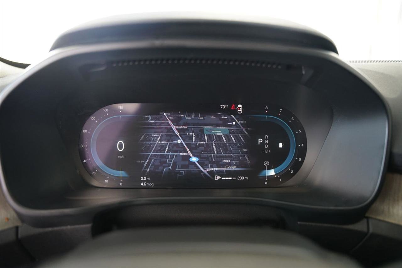 Used 2023 Volvo XC40 B4 Ultimate FWD image 10
