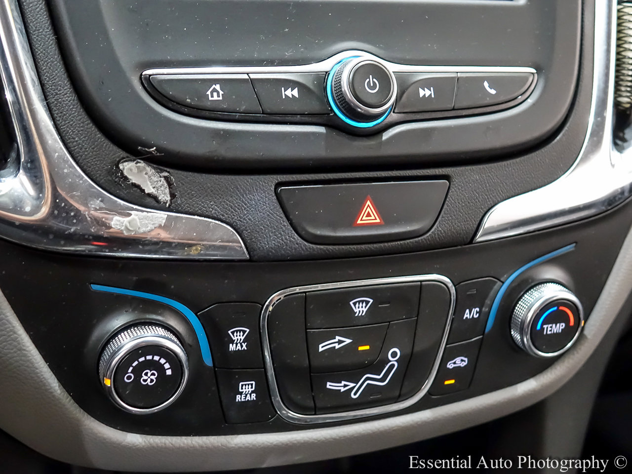 Used 2021 Chevrolet Equinox LS image 22