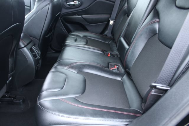 Used 2022 Jeep Cherokee Trailhawk AWD/4WD image 38