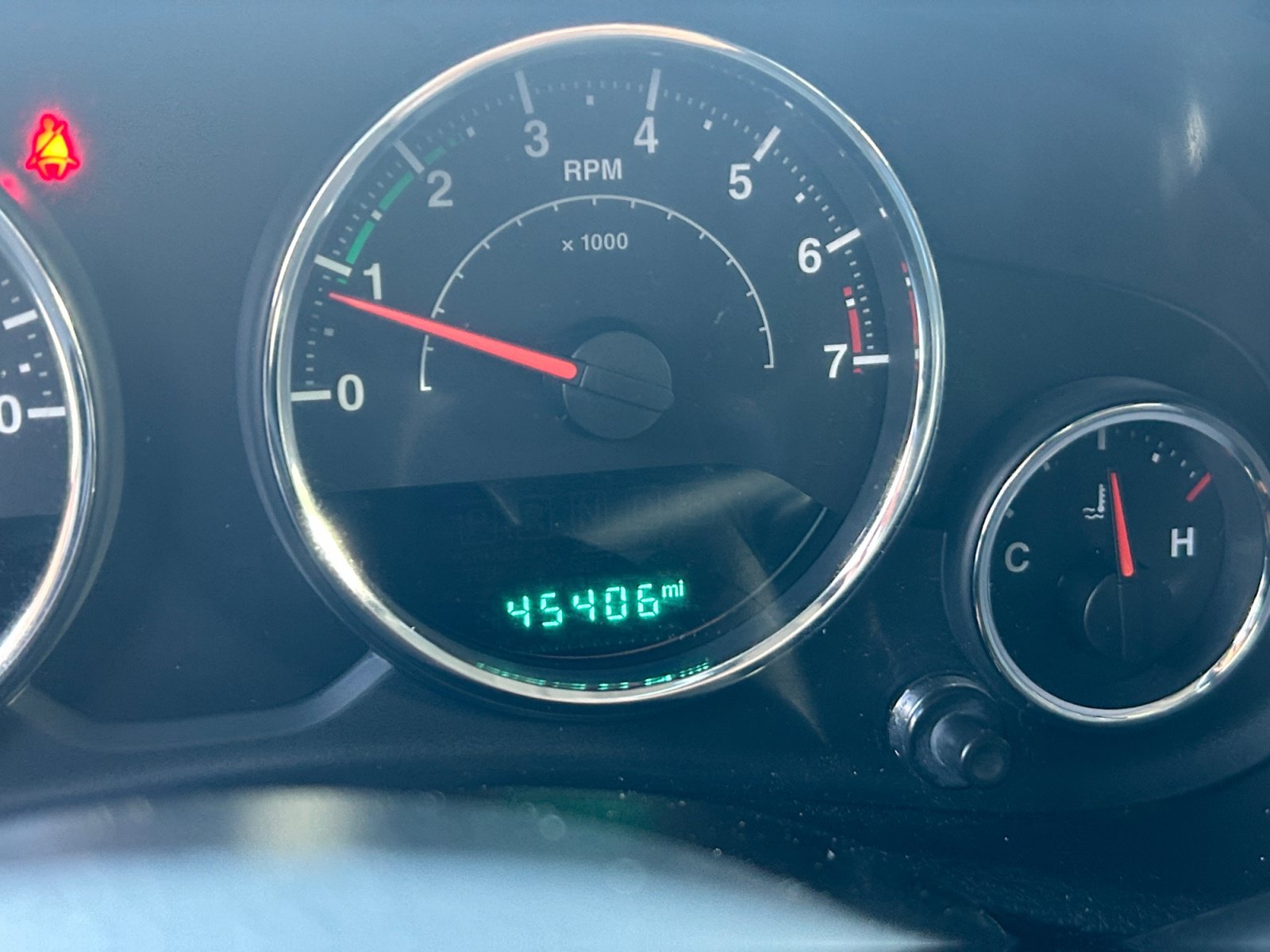 Used 2016 Jeep Wrangler Sahara w/ Connectivity Group AWD/4WD image 11