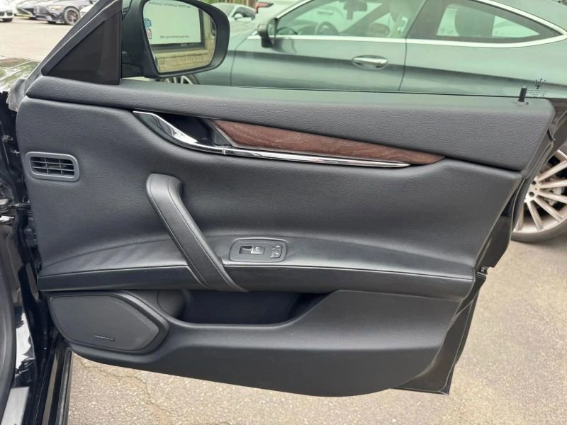 Used 2018 Maserati Quattroporte S image 25