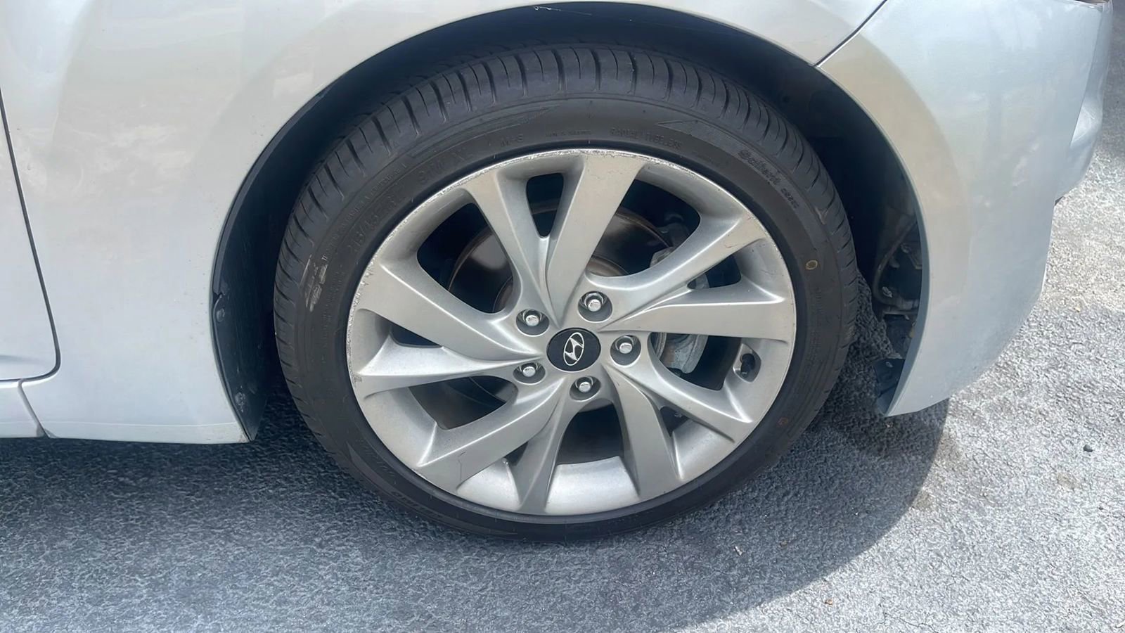 Used 2016 Hyundai Veloster FWD image 25