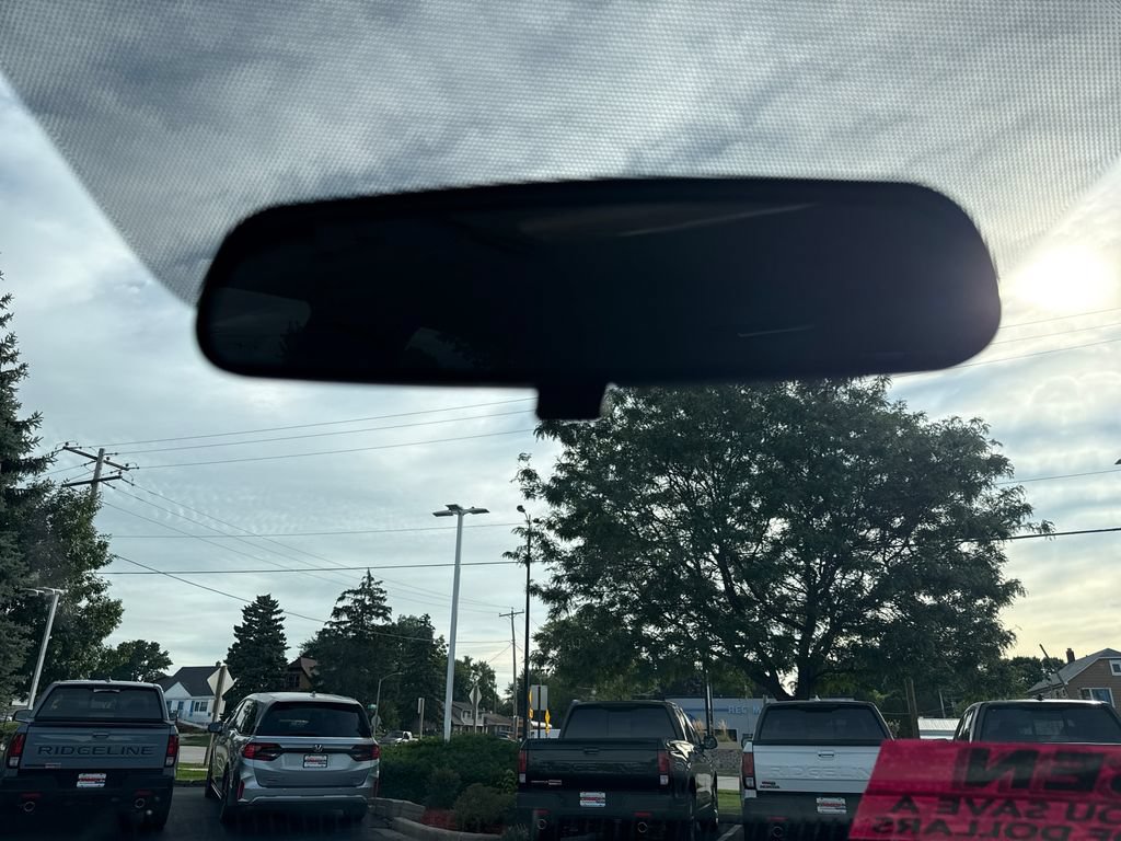 Used 2018 Nissan Kicks SV FWD image 33