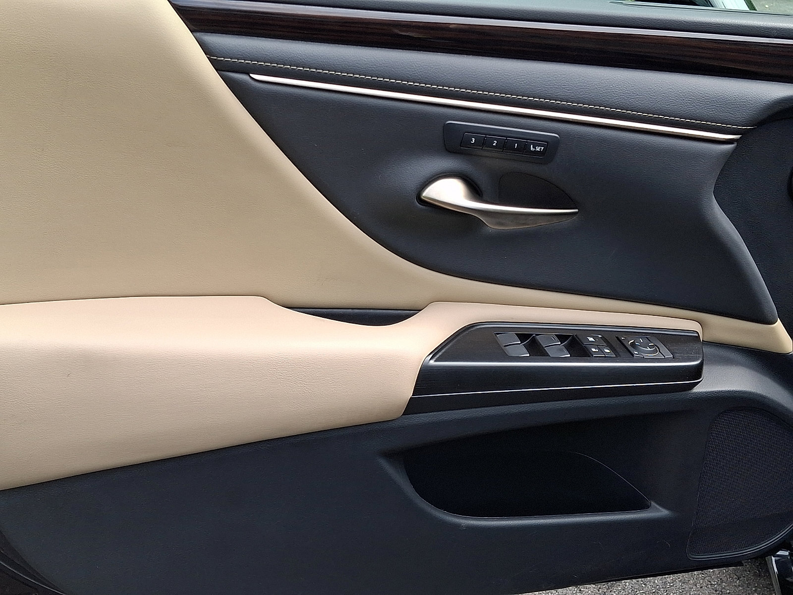 Used 2019 Lexus ES 350 w/ Premium Package FWD image 13
