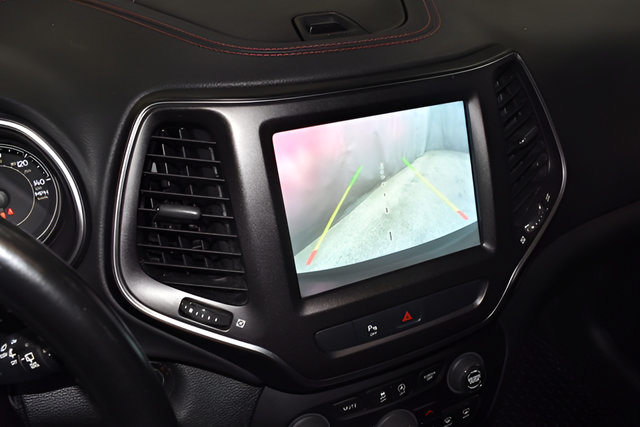 Used 2020 Jeep Cherokee Trailhawk w/ Cold Weather Group AWD/4WD image 14
