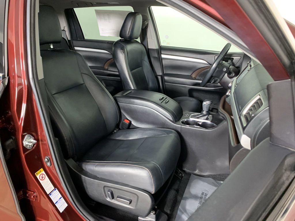 Used 2018 Toyota Highlander XLE AWD/4WD image 38
