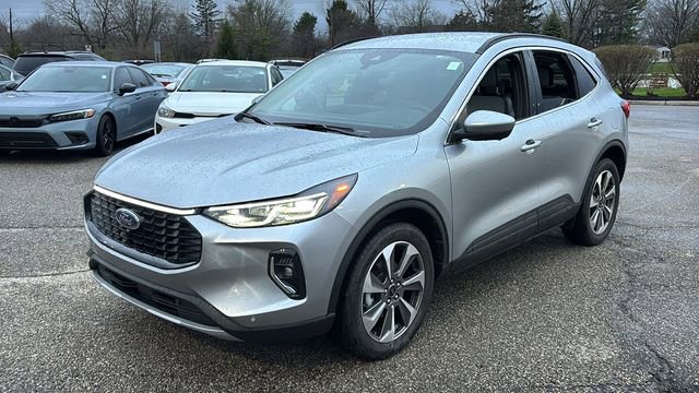 Used 2023 Ford Escape Platinum image 2