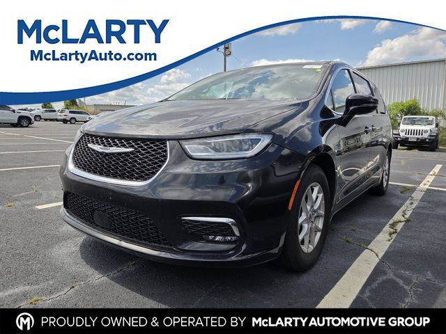 Used 2024 Chrysler Pacifica Touring-L FWD image 1