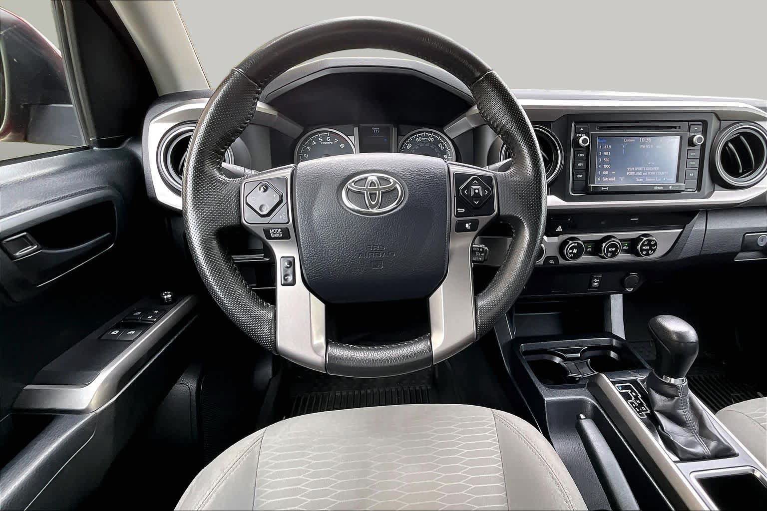 Used 2017 Toyota Tacoma SR5 AWD/4WD image 6