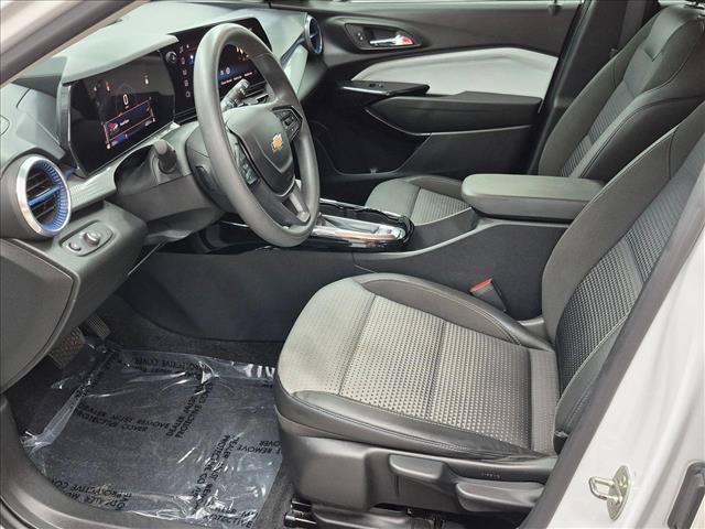 Used 2024 Chevrolet Trax LT FWD image 15