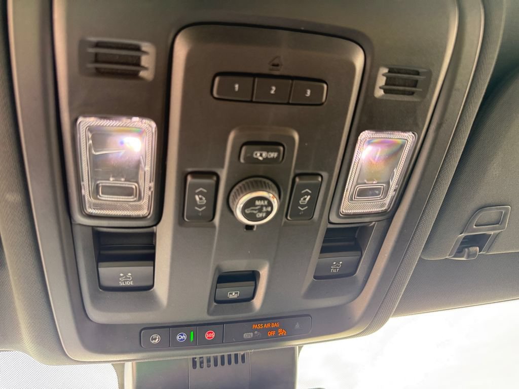 Used 2024 GMC Yukon SLT w/ SLT Luxury Package AWD/4WD image 42