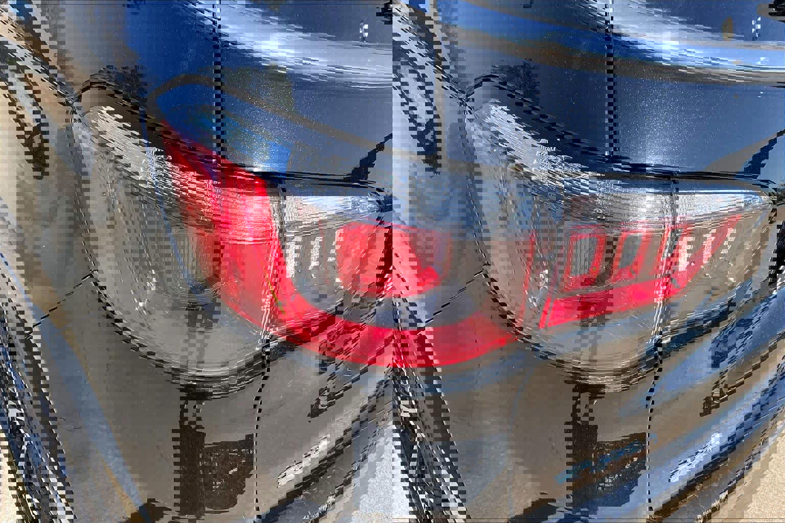 Used 2025 Jeep Compass Limited image 28