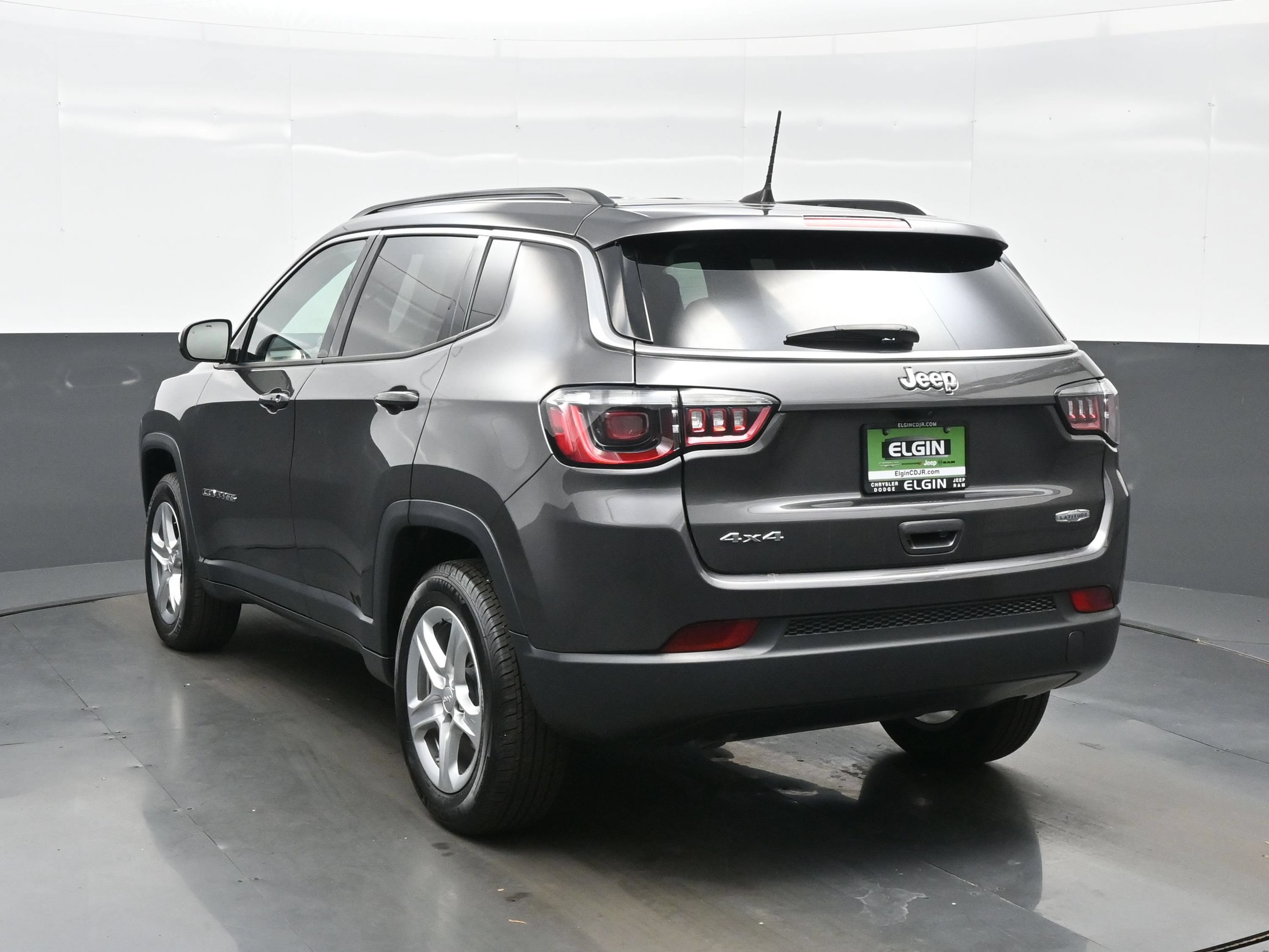 Used 2023 Jeep Compass Latitude w/ Convenience Group AWD/4WD image 5