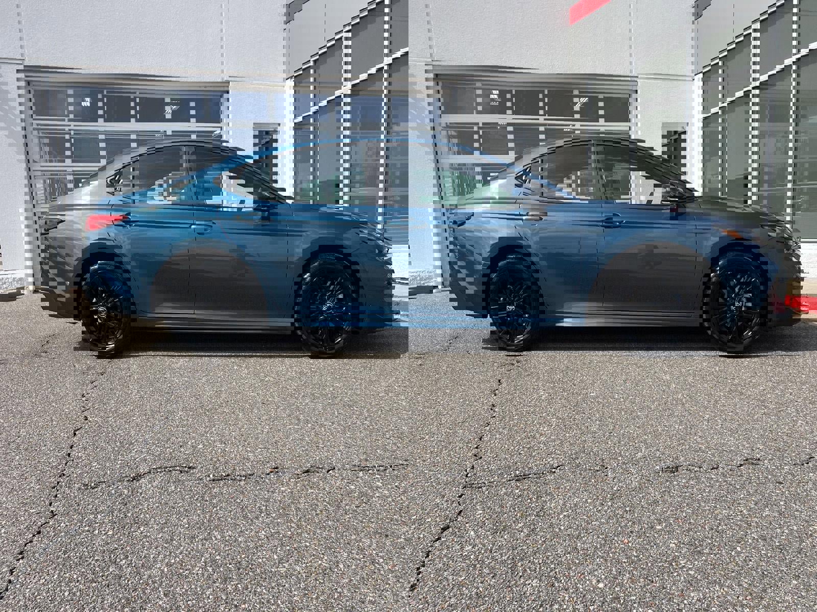 Used 2025 Toyota Camry SE w/ Multimedia Upgrade Package AWD/4WD image 18