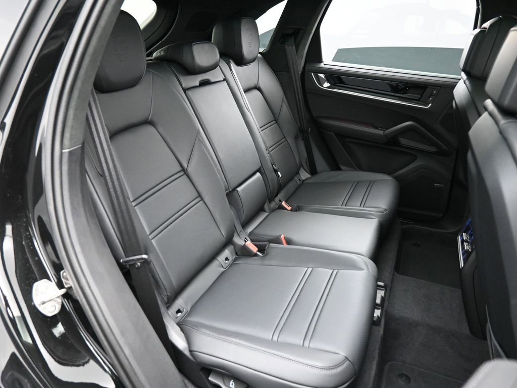 New 2026 Porsche Cayenne Turbo image 28