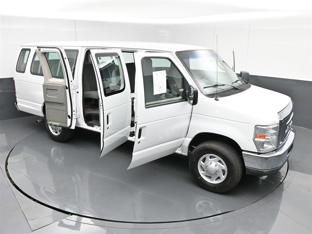 Used 2014 Ford E-350 and Econoline 350 XLT RWD image 35