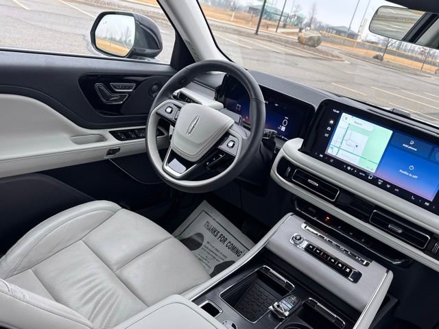 Used 2025 Lincoln Aviator Reserve w/ Illumination Package image 13