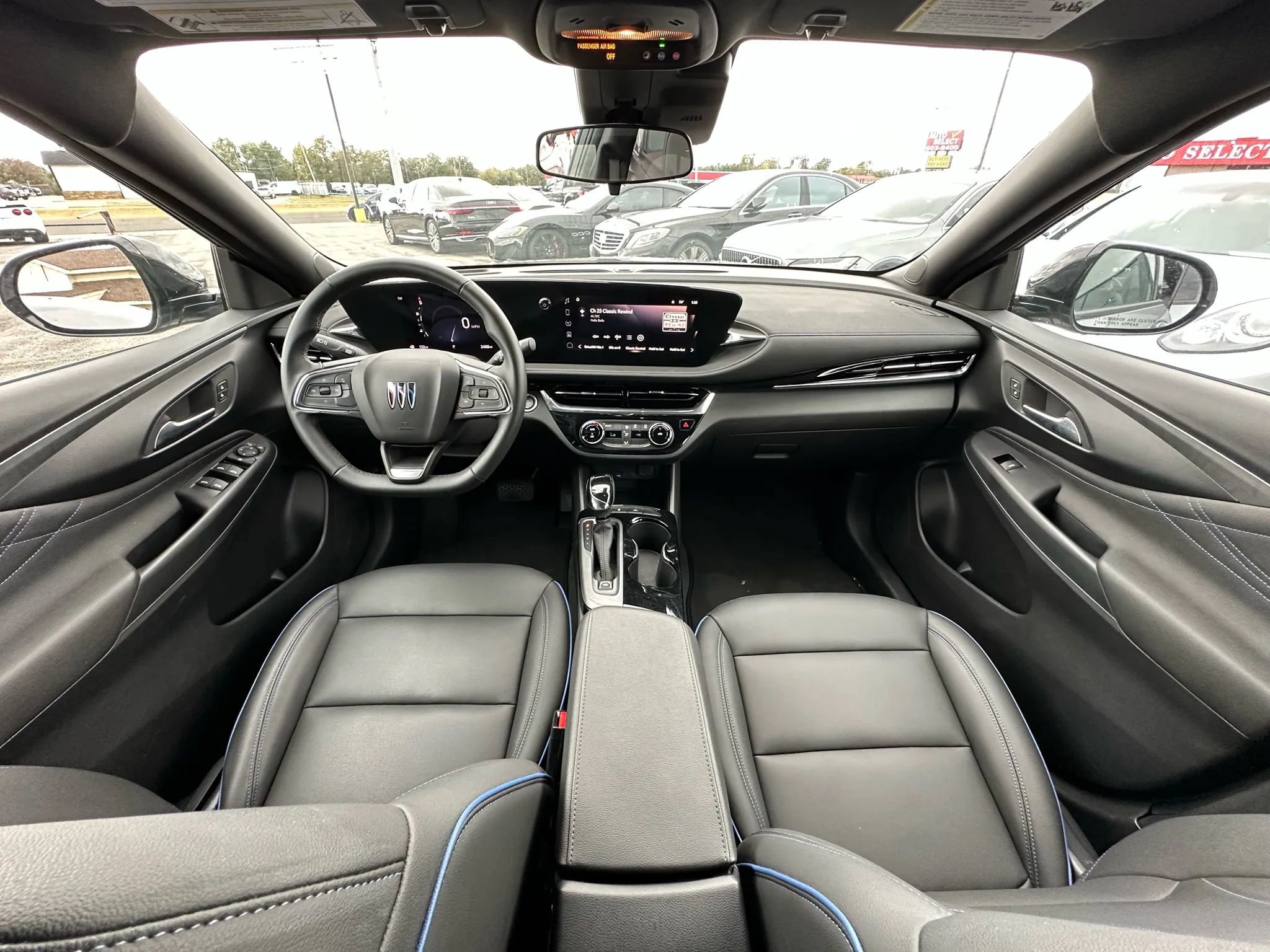 Used 2025 Buick Envista Sport Touring image 11