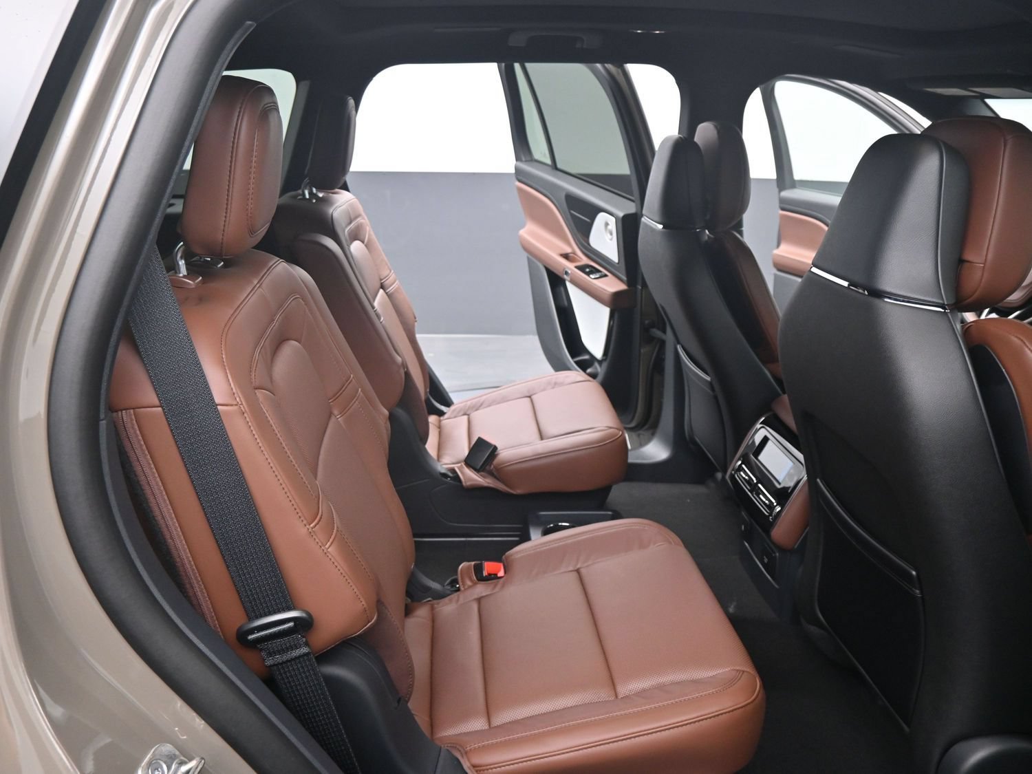 Used 2025 Lincoln Aviator Reserve w/ Luxury Package AWD/4WD image 3